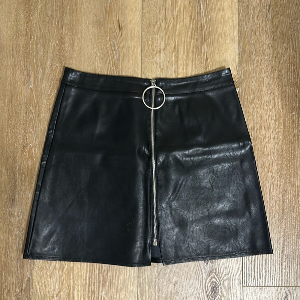Sadie and Sage leather zip up skirt
